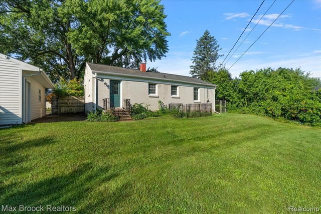 2600 Candlewick Drive, Lake Orion, MI 48359