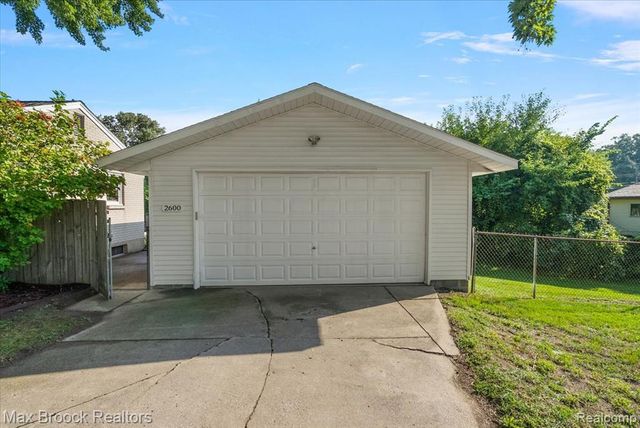 2600 Candlewick Drive, Lake Orion, MI 48359
