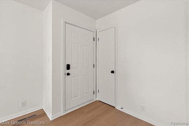 2600 Candlewick Drive, Lake Orion, MI 48359