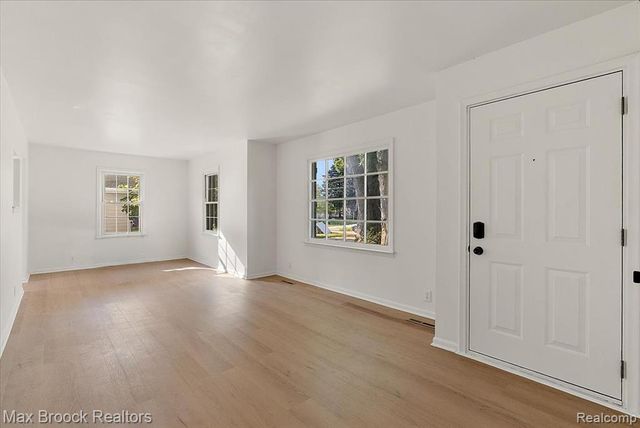 2600 Candlewick Drive, Lake Orion, MI 48359