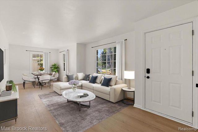 2600 Candlewick Drive, Lake Orion, MI 48359