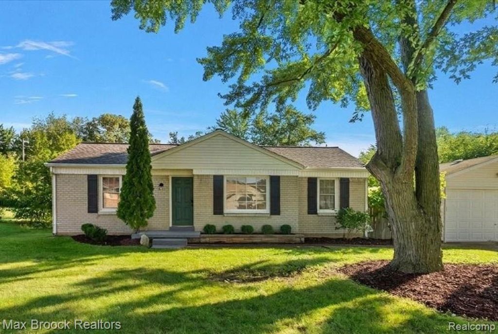 2600 Candlewick Drive, Lake Orion, MI 48359