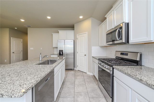 2217 Medusa Dr, Portland, TX 78374