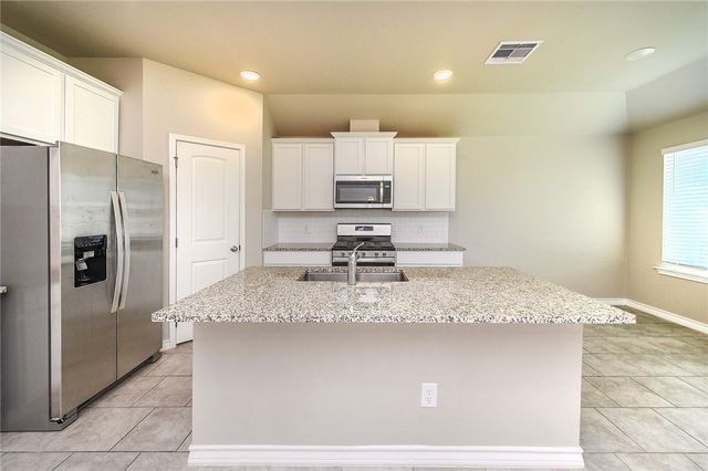 2217 Medusa Dr, Portland, TX 78374