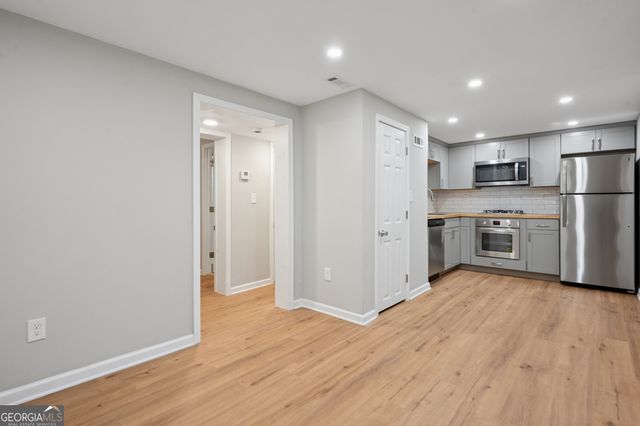 1335 East Washington Avenue, East Point, GA 30344