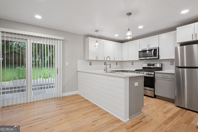 1335 East Washington Avenue, East Point, GA 30344