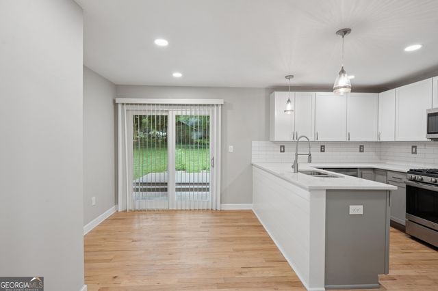 1335 East Washington Avenue, East Point, GA 30344