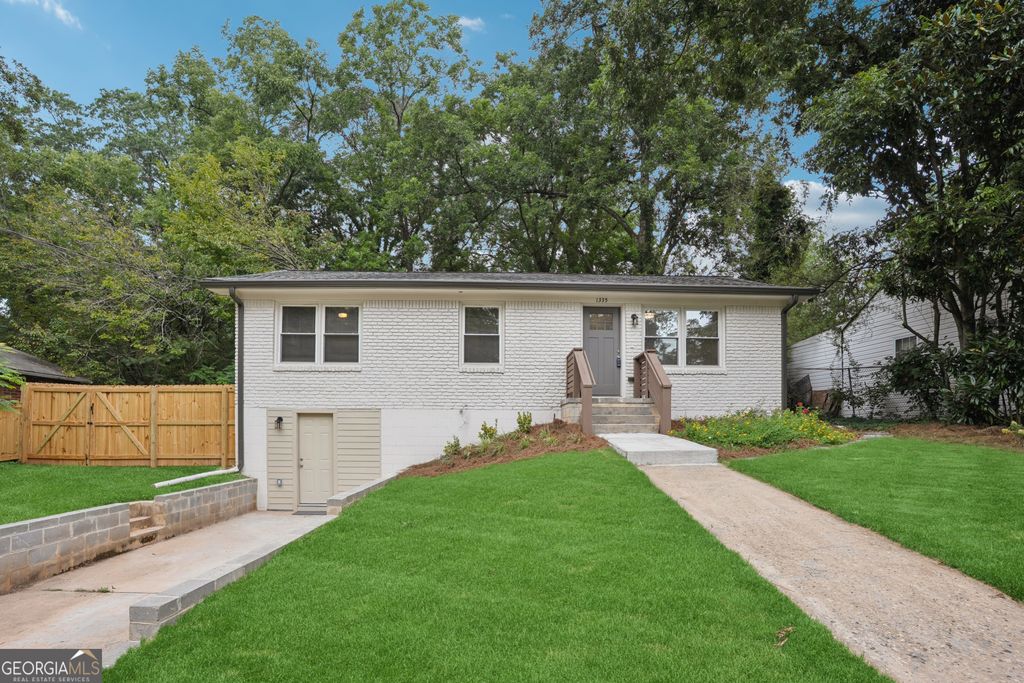 1335 East Washington Avenue, East Point, GA 30344