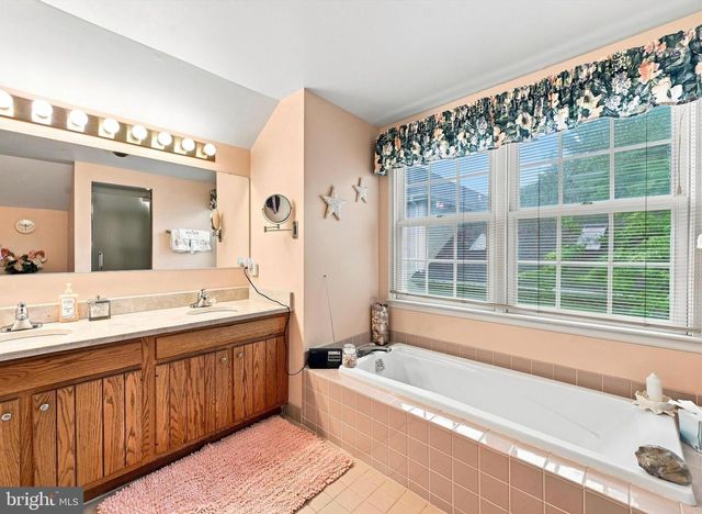 4 MOSS CT, Newark, DE 19711