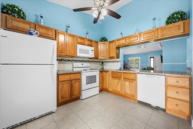 404 Lakewood Court 3a, Jupiter, FL 33458