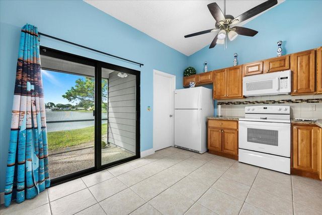 404 Lakewood Court 3a, Jupiter, FL 33458
