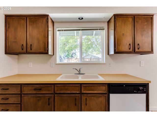 2515 WILLONA Dr, Eugene, OR 97408