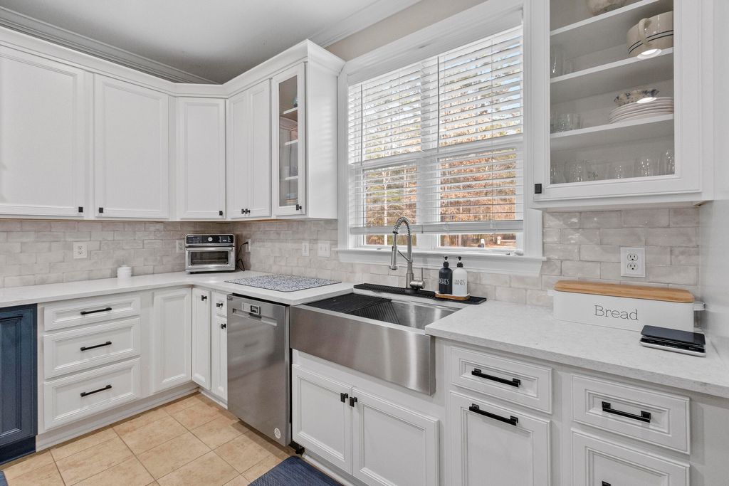 Image 8 of property listing at 195 Bateaux Drive, Summerville, SC 29483