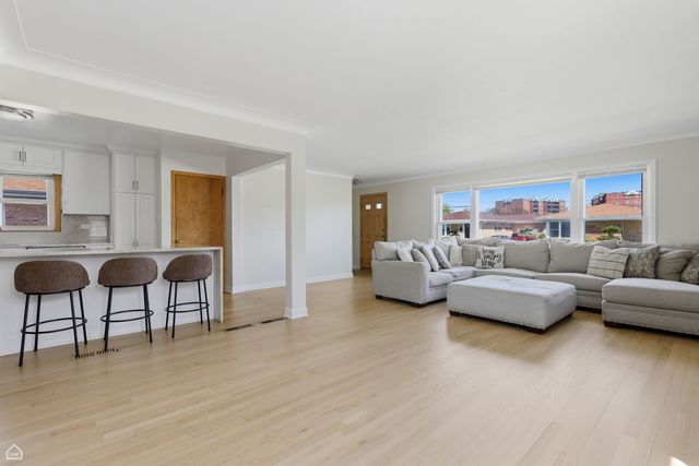 8547 W Winona Street, Chicago, IL 60656