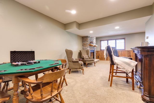 7568 Walnut Curve, Chanhassen, MN 55317