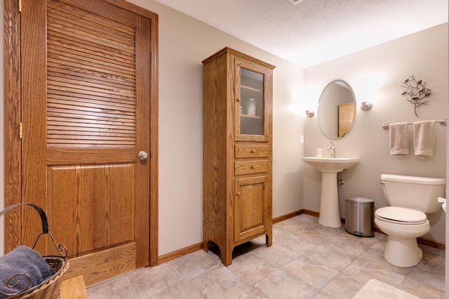 7568 Walnut Curve, Chanhassen, MN 55317