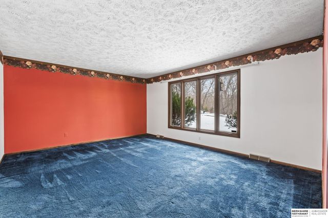 838 Hidden Hills Drive, Bellevue, NE 68005