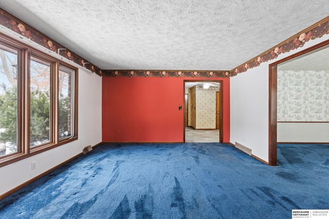 838 Hidden Hills Drive, Bellevue, NE 68005