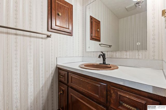 838 Hidden Hills Drive, Bellevue, NE 68005