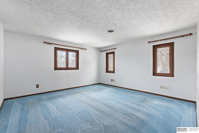 838 Hidden Hills Drive, Bellevue, NE 68005