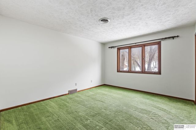 838 Hidden Hills Drive, Bellevue, NE 68005