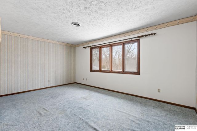 838 Hidden Hills Drive, Bellevue, NE 68005