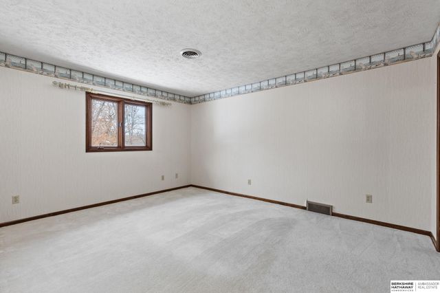 838 Hidden Hills Drive, Bellevue, NE 68005