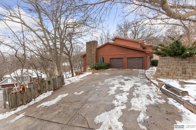 838 Hidden Hills Drive, Bellevue, NE 68005