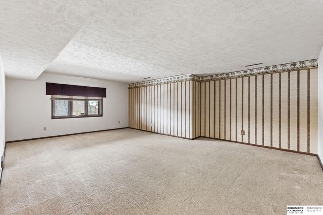 838 Hidden Hills Drive, Bellevue, NE 68005