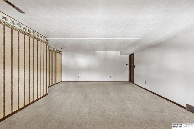 838 Hidden Hills Drive, Bellevue, NE 68005