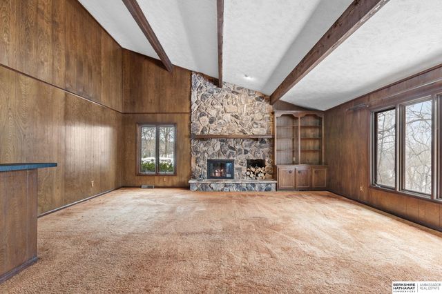 838 Hidden Hills Drive, Bellevue, NE 68005