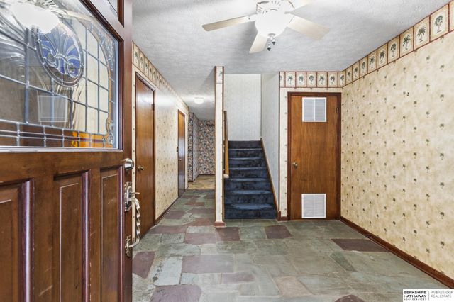 838 Hidden Hills Drive, Bellevue, NE 68005