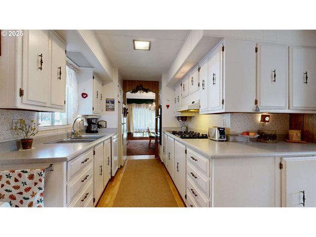 98171 TUTTLE Ln, Brookings, OR 97415