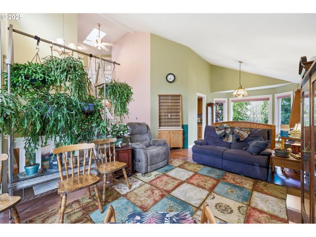 3749 Sw 6TH St, Gresham, OR 97030