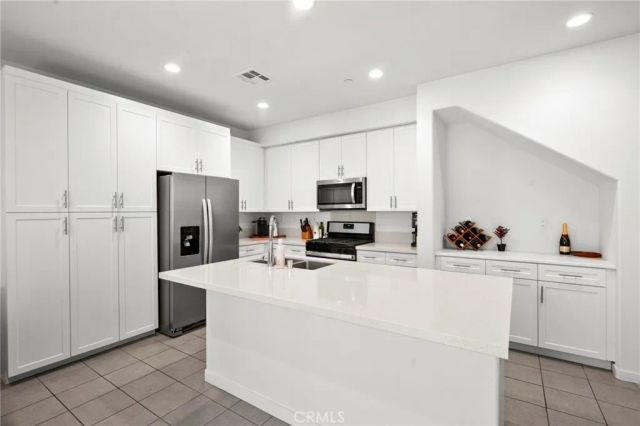 16008 Jamie Lane 10, Fontana, CA 92336
