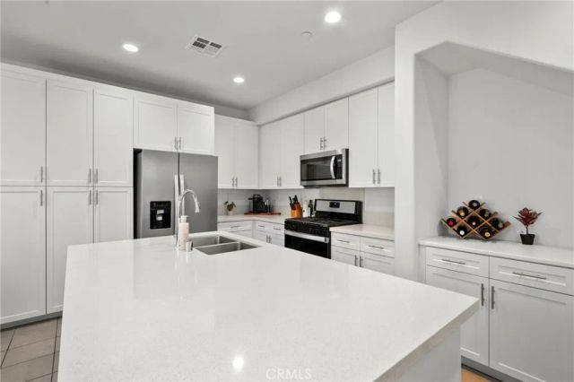 16008 Jamie Lane 10, Fontana, CA 92336