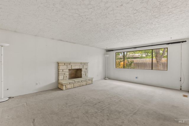 10866 W Sandhurst Dr, Boise, ID 83709