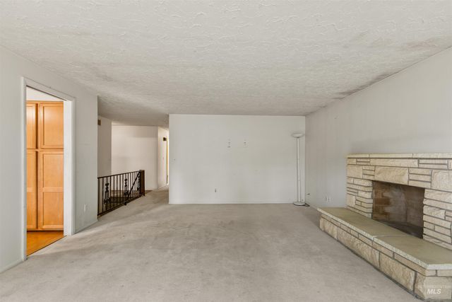 10866 W Sandhurst Dr, Boise, ID 83709