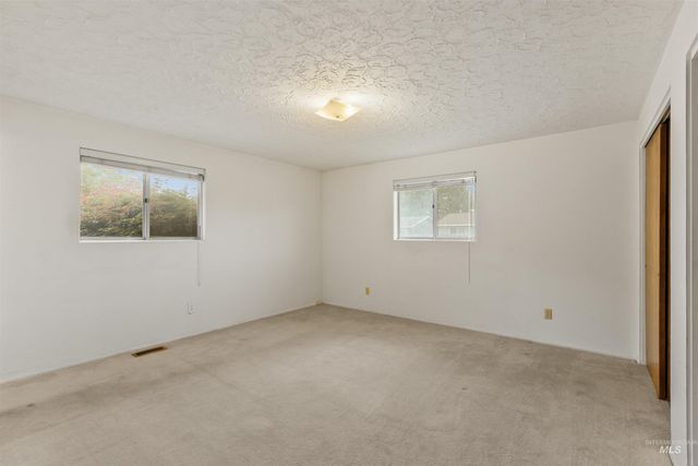 10866 W Sandhurst Dr, Boise, ID 83709