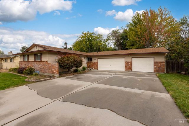 10866 W Sandhurst Dr, Boise, ID 83709
