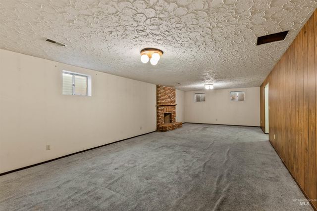 10866 W Sandhurst Dr, Boise, ID 83709