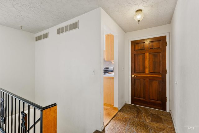 10866 W Sandhurst Dr, Boise, ID 83709