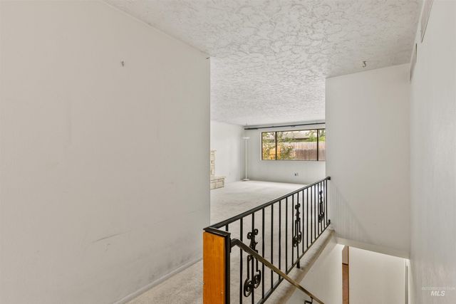 10866 W Sandhurst Dr, Boise, ID 83709