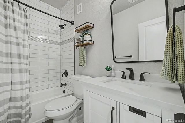7297 S Scottsburg Way, Aurora, CO 80016