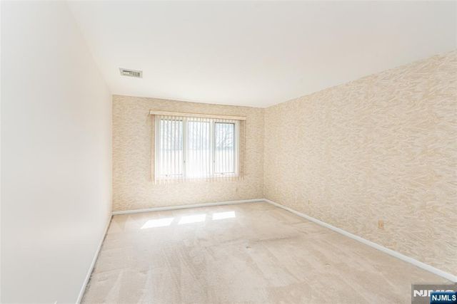 141 Wedgewood Drive 18, Woodland Park, NJ 07424