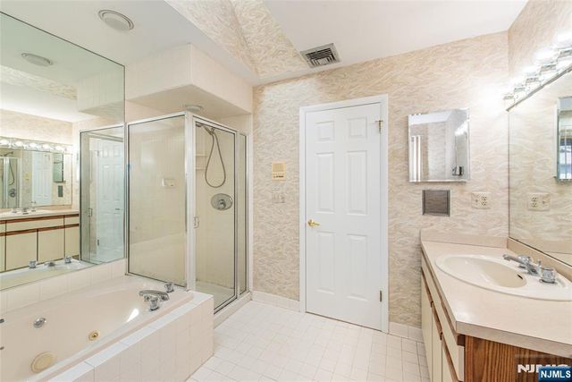 141 Wedgewood Drive 18, Woodland Park, NJ 07424