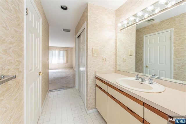 141 Wedgewood Drive 18, Woodland Park, NJ 07424