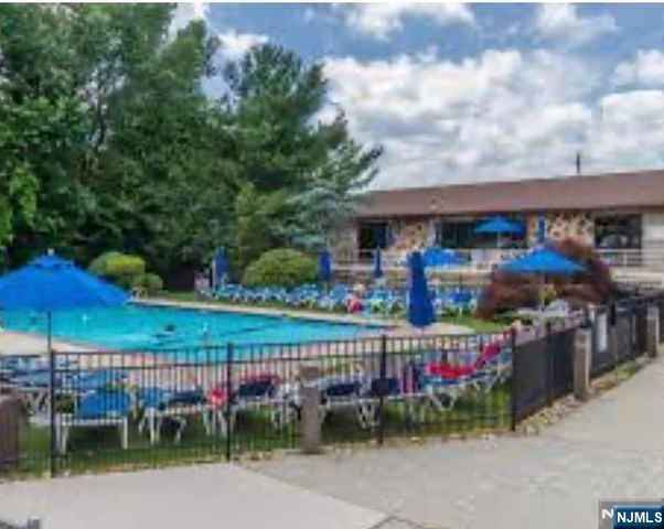 141 Wedgewood Drive 18, Woodland Park, NJ 07424