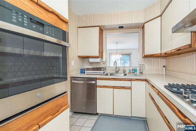 141 Wedgewood Drive 18, Woodland Park, NJ 07424