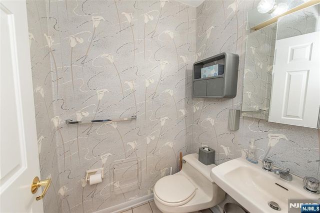 141 Wedgewood Drive 18, Woodland Park, NJ 07424